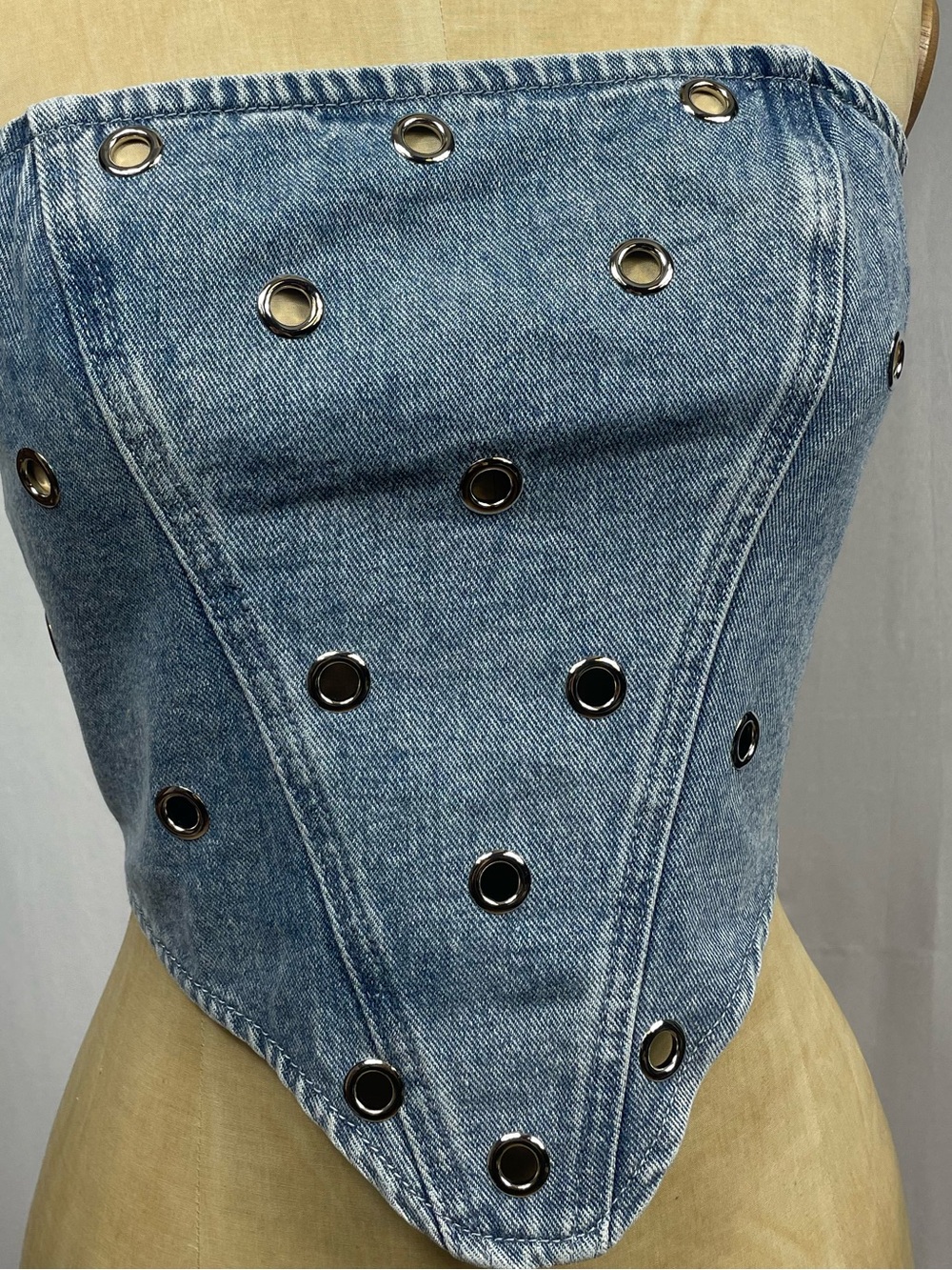 Nasty Gal Eyelet Denim Tube Top 12 Blue Jean Grommet Crop NWT - Picture 9 of 11